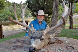 2000s8a 300x203 Leeder Hunting Mule Deer
